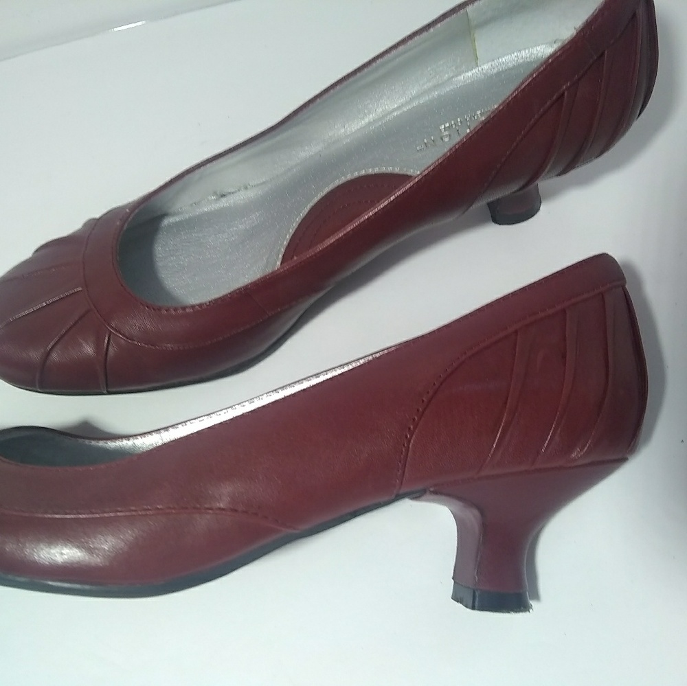 KennethCole Reaction size 6 M